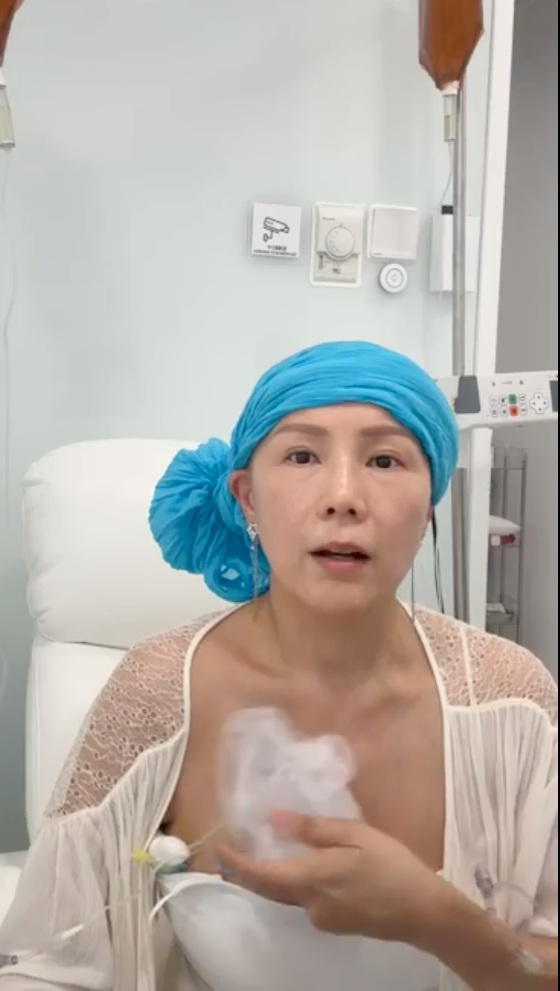 吳文忻指自己的左胸腫瘤大咗又好硬,現嘗試接受另一療法。