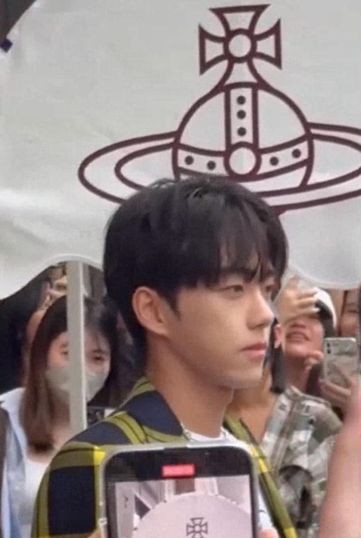 顏秋越到銅鑼灣出席活動,吸引大批粉絲到場。