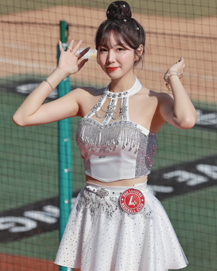 安芝儇(IG@wlgus2qh)