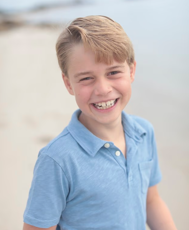 當地居民猜測喬治是否想吃巨無霸。(互聯網)