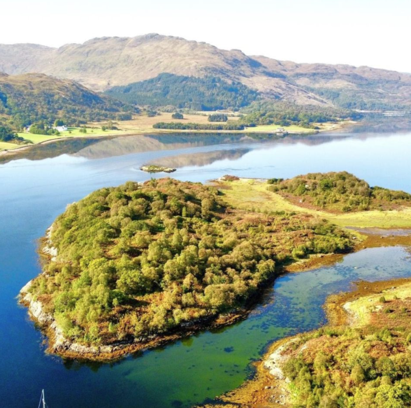 位於英國蘇格蘭的這個小島,減價後以約286萬放售。(互聯網)