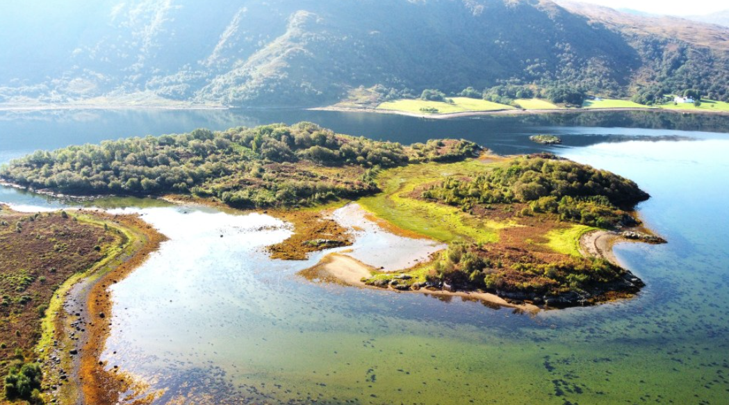 位於英國蘇格蘭的這個小島,減價後以約286萬放售。(互聯網)