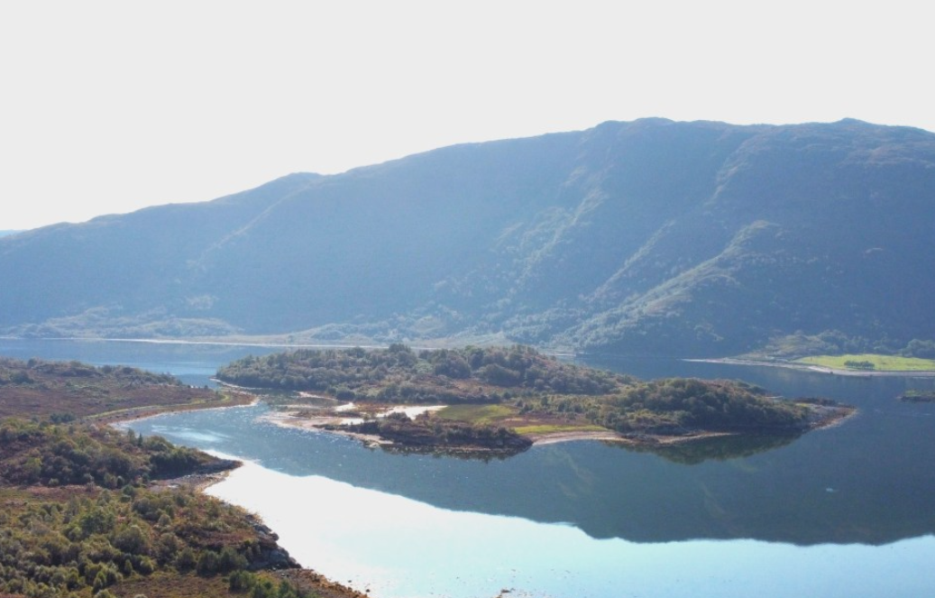 位於英國蘇格蘭的這個小島,減價後以約286萬放售。(互聯網)