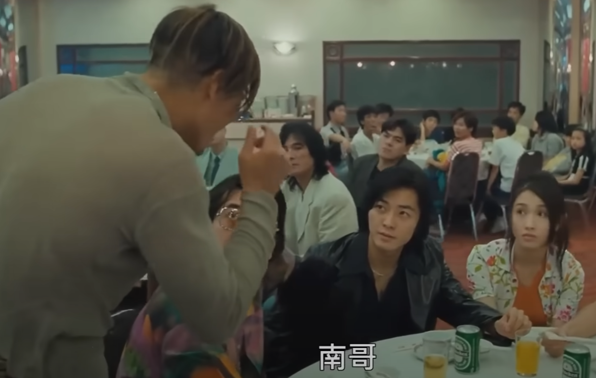 1996年港產電影《古惑仔3之隻手遮天》電影,由張耀揚演出的反派角色「烏鴉」與鄭伊健飾演的主角陳浩南是死對頭。(影片截圖)