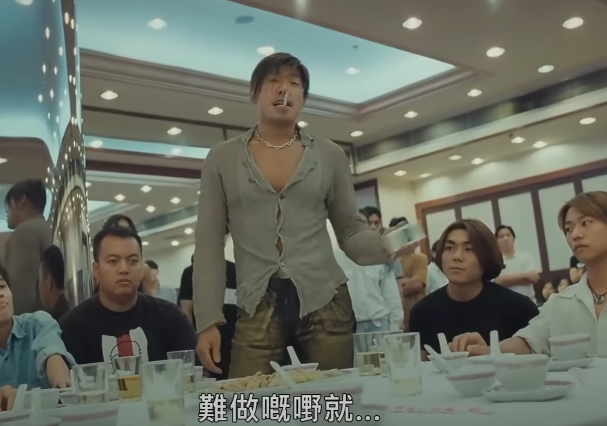 1996年港產電影《古惑仔3之隻手遮天》電影,由張耀揚演出的反派角色「烏鴉」與鄭伊健飾演的主角陳浩南是死對頭。(影片截圖)