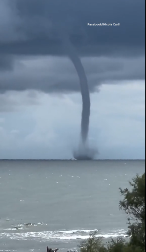 水龍捲突襲意大利沙灘 泳客雞飛狗走(有片)
