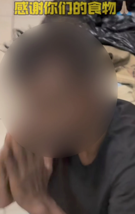 網紅吃剩雞骨頭放入飯俾露宿者 遭網民圍剿辯稱是劇本