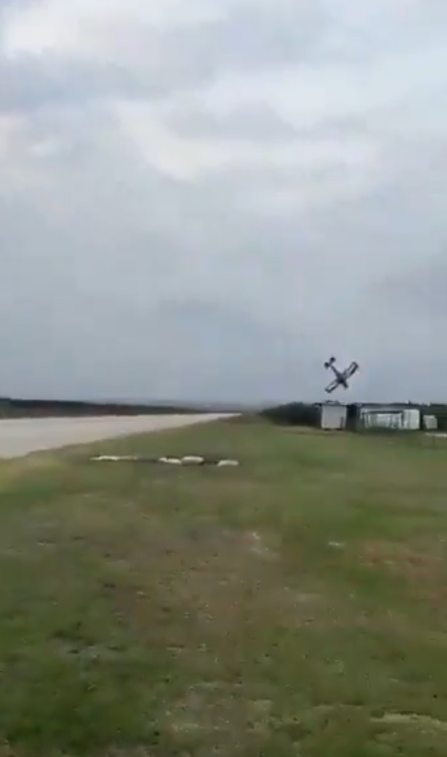 土耳其一場精心策劃的空中求婚活動,意外演變成驚魂記。一架私人航空公司的小型飛機在進行求婚活動時,於土耳其阿達納省(Adana)烏雷伊爾地區墜毀,造成機上2人受傷送院。