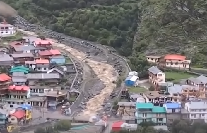 印度山洪暴發毀村4死100人失蹤 山泥湧至居民慌忙逃離(有片)