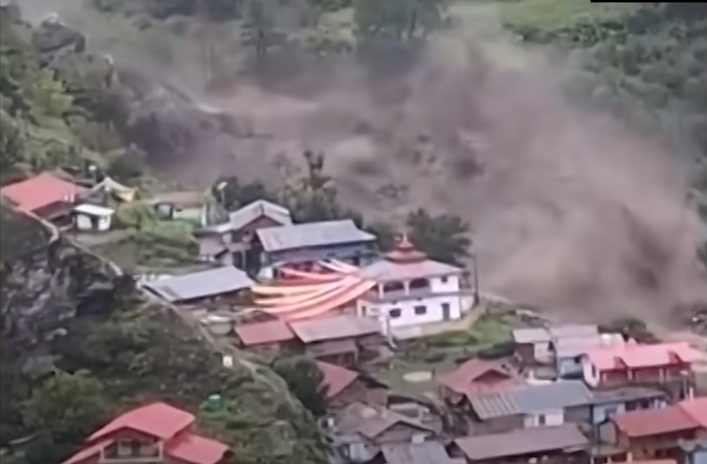 印度山洪暴發毀村4死100人失蹤 山泥湧至居民慌忙逃離(有片)