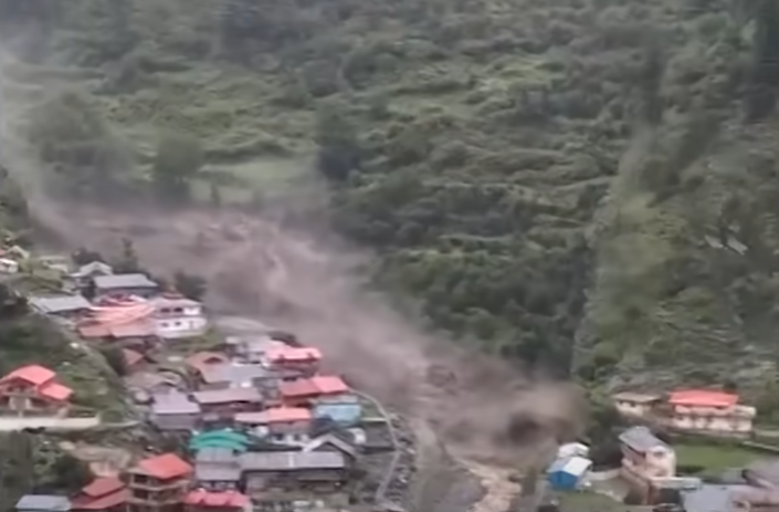 印度山洪暴發毀村4死100人失蹤 山泥湧至居民慌忙逃離(有片)