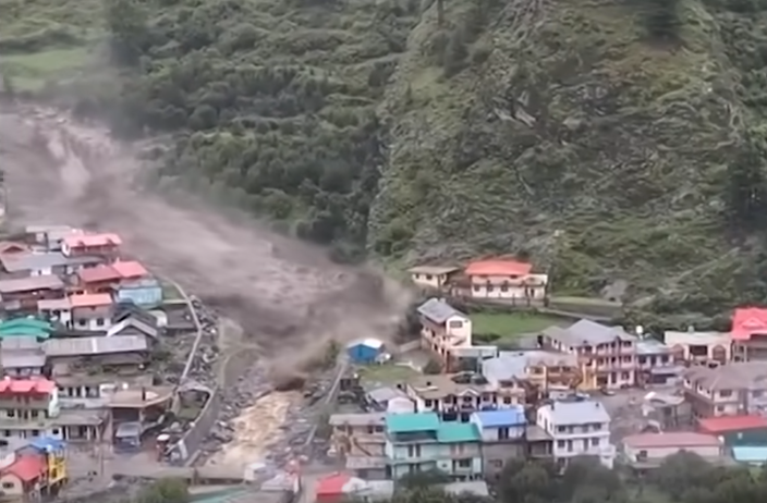 印度山洪暴發毀村4死100人失蹤 山泥湧至居民慌忙逃離(有片)