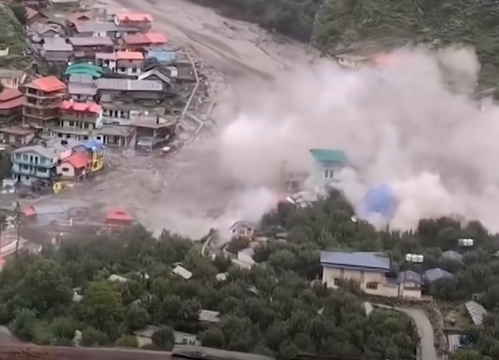 印度山洪暴發毀村4死100人失蹤 山泥湧至居民慌忙逃離(有片)