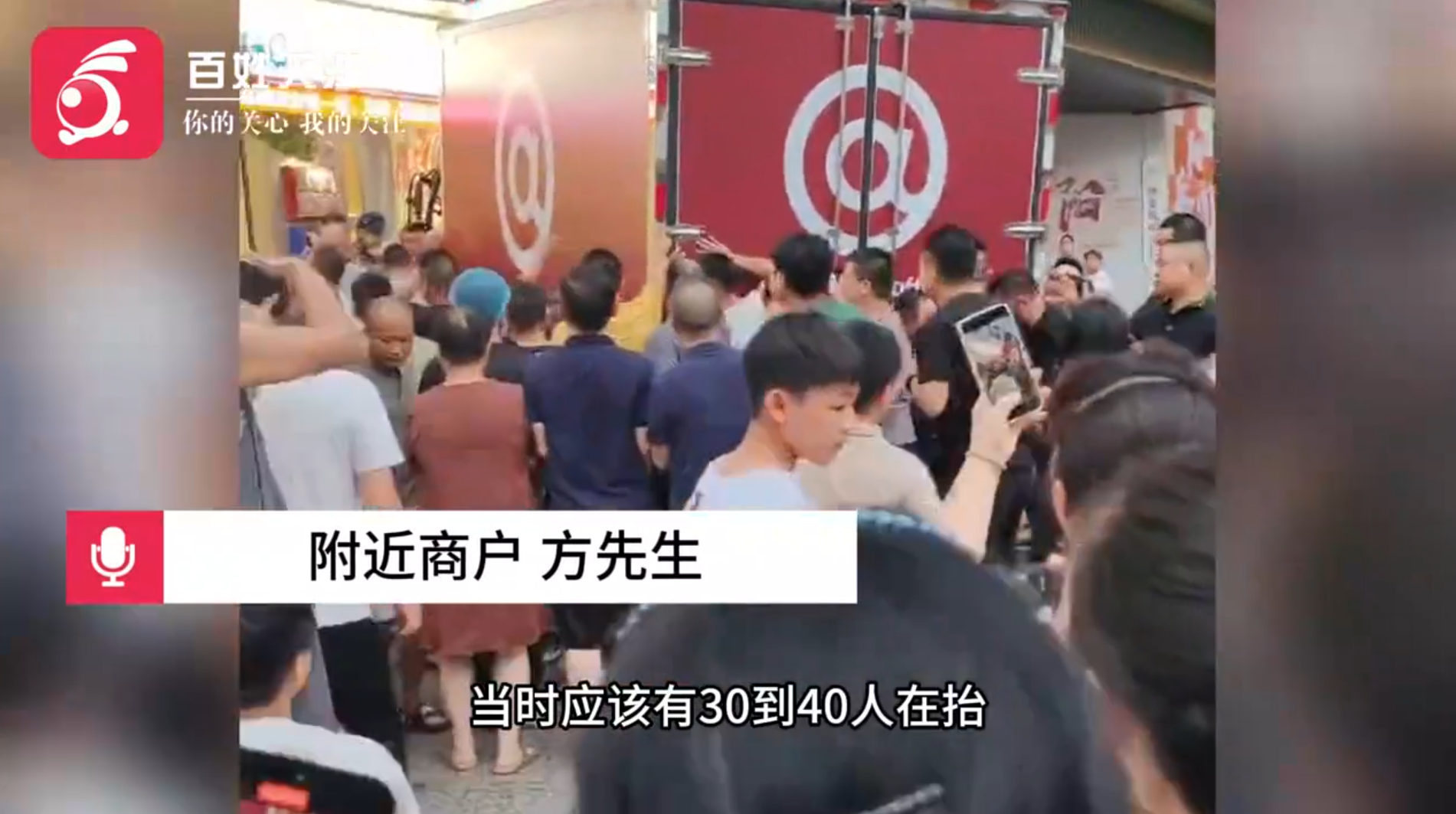 內地湖南省岳陽市6日驚傳一宗意外,一輛正在卸貨的小貨車突然失控,衝撞進入一間飲料店,造成4人受傷,其中2人傷重身亡,事發畫面曝光相當駭人。