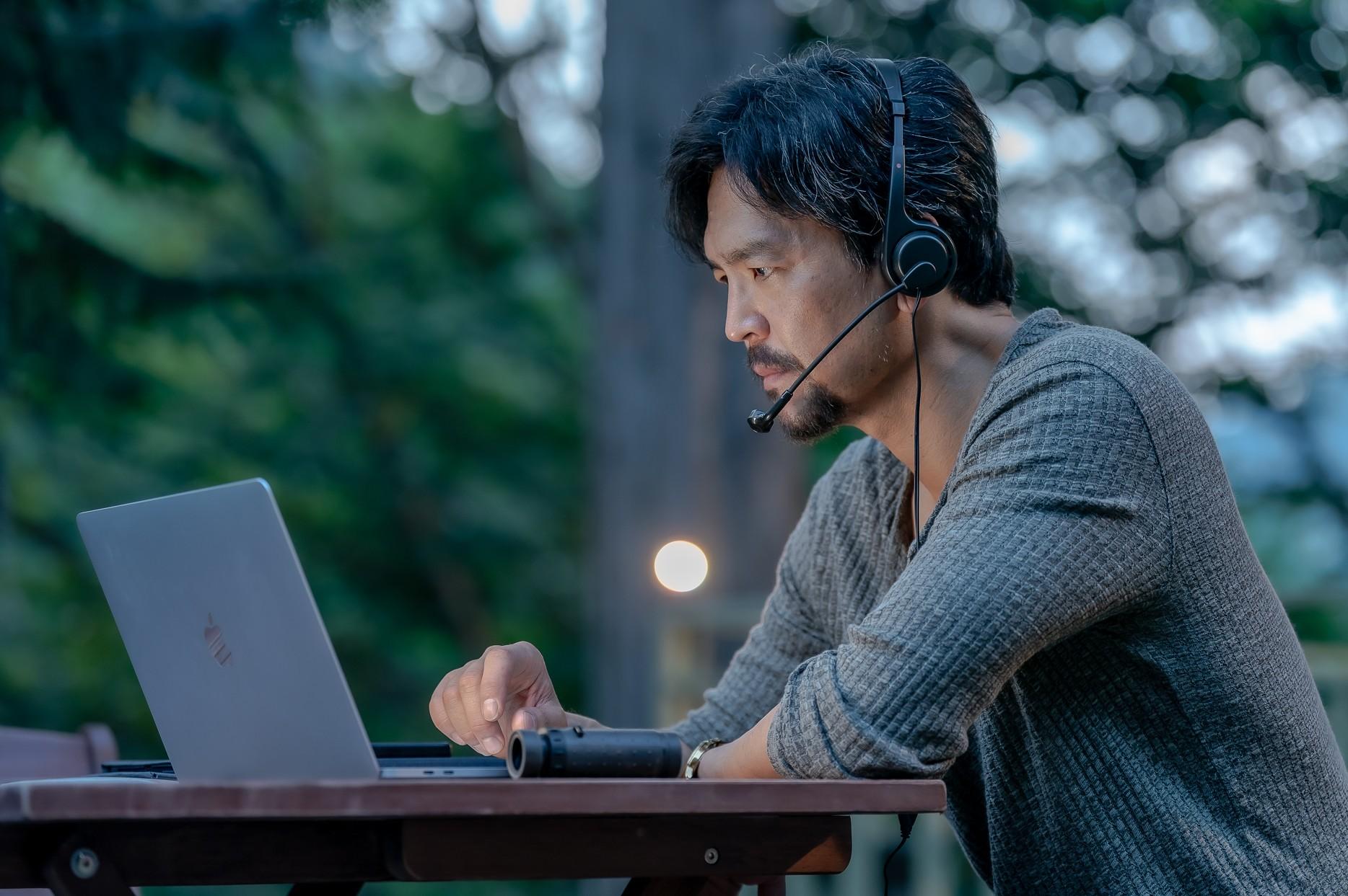 John Cho飾演美國助理國務卿。