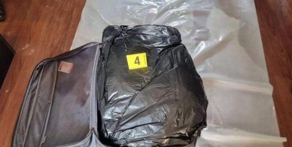 去年12月,柬埔寨班迭棉吉省波比市一間由中國人經營的賓館的房間內,發現一具藏於行李箱中的男屍。(互聯網)