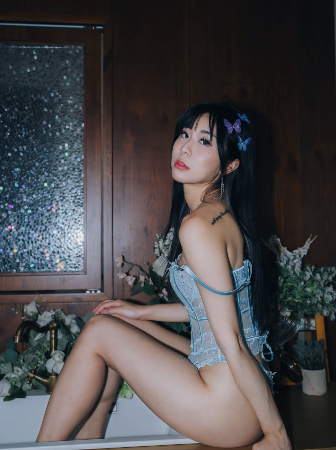 Chloe Chm/(IG@coco_chm)