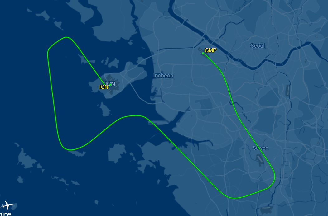 最終客機在金浦機場停留2小時後再度起飛,當晚接近11時抵達仁川機場,行程延誤近3小時。(flightaware)