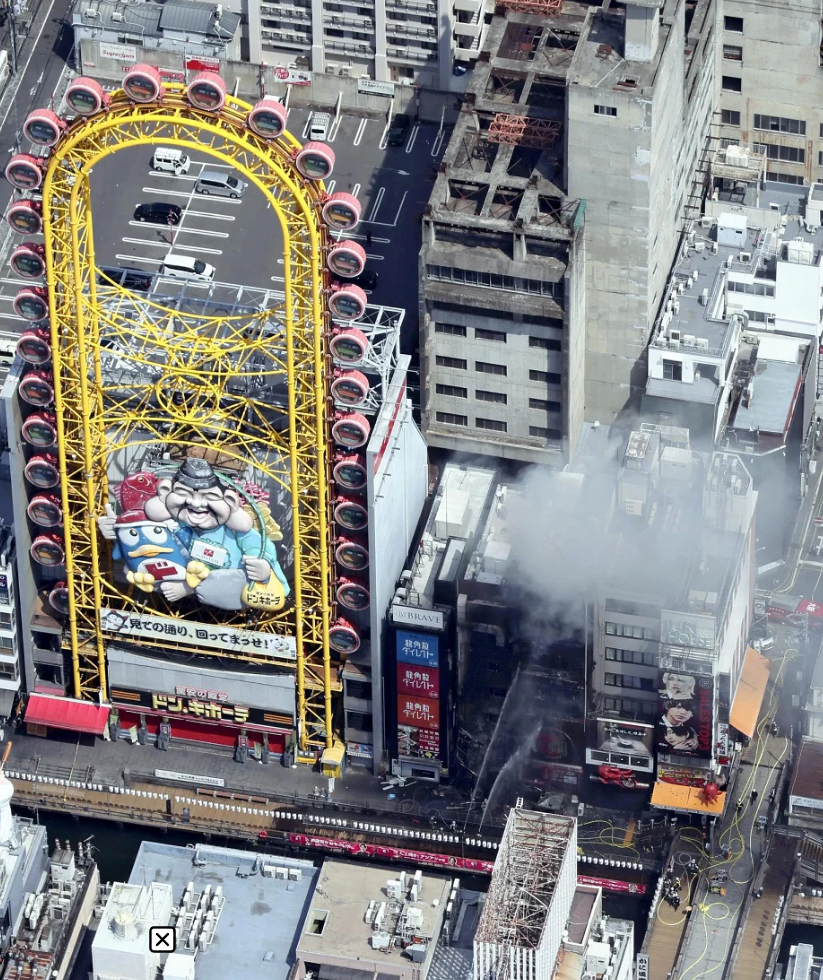 日本大阪道頓堀Donki旁一座7層建築物發生火警(網上圖片)