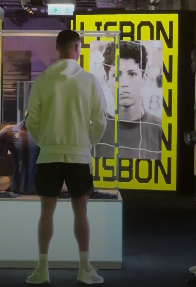 沙特超級盃|C朗前往K11的CR7 Life Museum Hong Kong展館參觀,門外站滿粉絲。(大會提供)