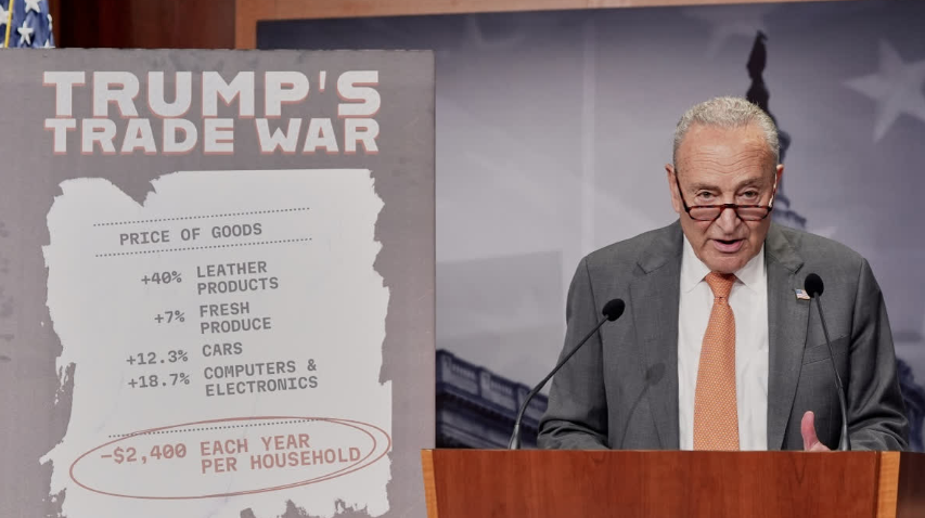 參議院少數派領袖、民主黨舒默日前在國會抨擊特朗普的關稅措施。(美聯社)