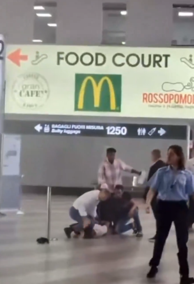 男子米蘭機場放火拿鐵鎚怒砸 旅客慌忙拖喼逃離 勇漢持滅火筒制服兇徒(有片)