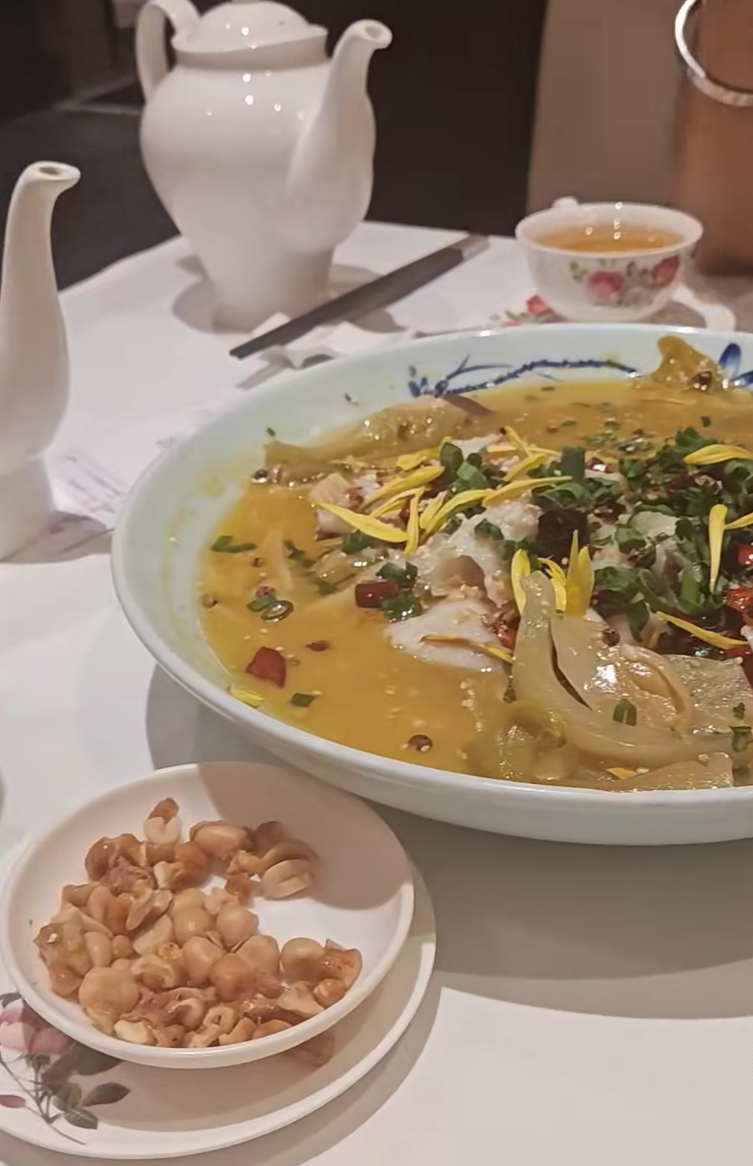 有網民周三於facebook群組「香港茶餐廳及美食關注組」發帖,分享自己晚市光顧一酒樓的冷清情況。