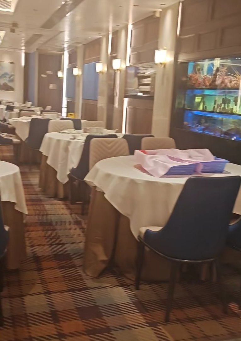 有網民周三於facebook群組「香港茶餐廳及美食關注組」發帖,分享自己晚市光顧一酒樓的冷清情況。