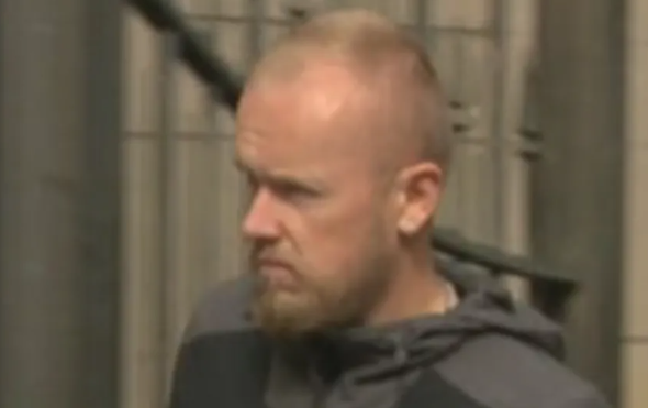 英國廣播公司(BBC)報道,29歲的華萊士(Ross Wallace)承認去年3月在愛丁堡駕駛垃圾車時撞到11歲的Thomas Wong。