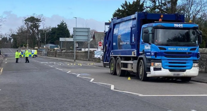 英國廣播公司(BBC)報道,29歲的華萊士(Ross Wallace)承認去年3月在愛丁堡駕駛垃圾車時撞到11歲的Thomas Wong。