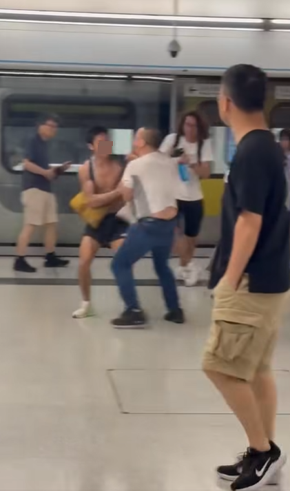 兩名男子在紅磡站月台大打出手。(FB Ali Zubair Bhai)