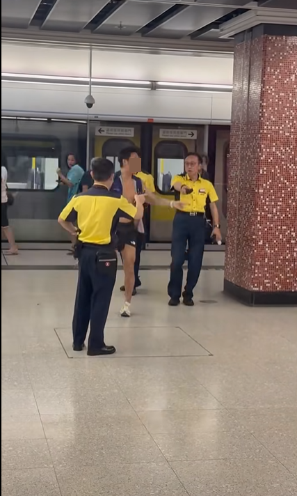 4名港鐵職員在場調停。(FB Ali Zubair Bhai)