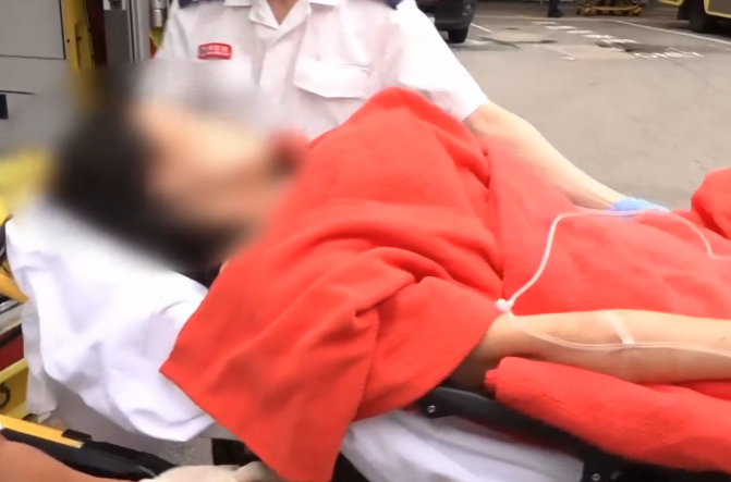 黃大仙豪苑商場一名男子被人持刀襲擊,肚部受刀傷送院,警方在附近拘捕涉嫌傷人女子。(有線新聞畫面)