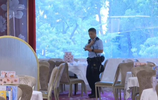 黃大仙豪苑商場一名男子被人持刀襲擊,肚部受刀傷送院,警方在附近拘捕涉嫌傷人女子。(有線新聞畫面)