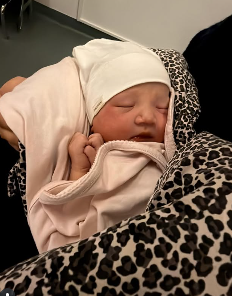 丹麥於今年5月起修例,禁止向來自格陵蘭的新生父母進行受爭議的「育兒能力測試」,惟本月仍對一名格陵蘭18歲母親進行評估,由於她測試「肥佬」失去監護權,女嬰出生一小時即被強行帶往寄養家庭(網上圖片)