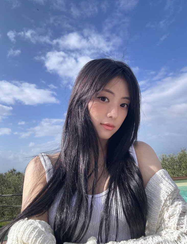 Jisoo(金智秀)胞姊金智允(Jiyoon)(IG@jiyyoon_s2)