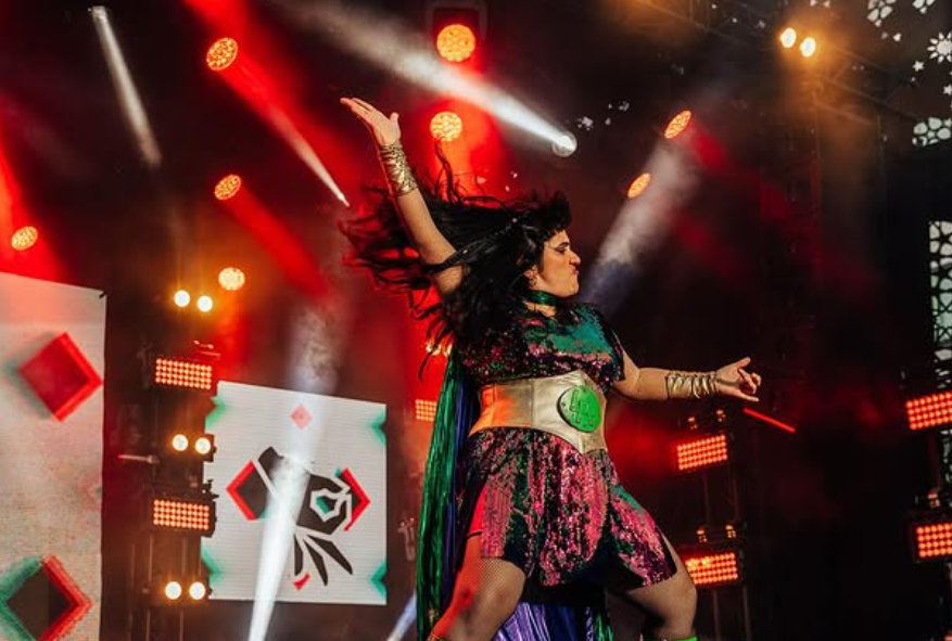 一年一度的「空氣結他世界錦標賽」在芬蘭港口城市奧盧完滿結束。來自13個國家的參賽者需在2輪比賽中「表演」2首歌曲,每輪限時60秒,選手們假裝彈奏一把無形的結他,必須表現激情。(網上圖片)