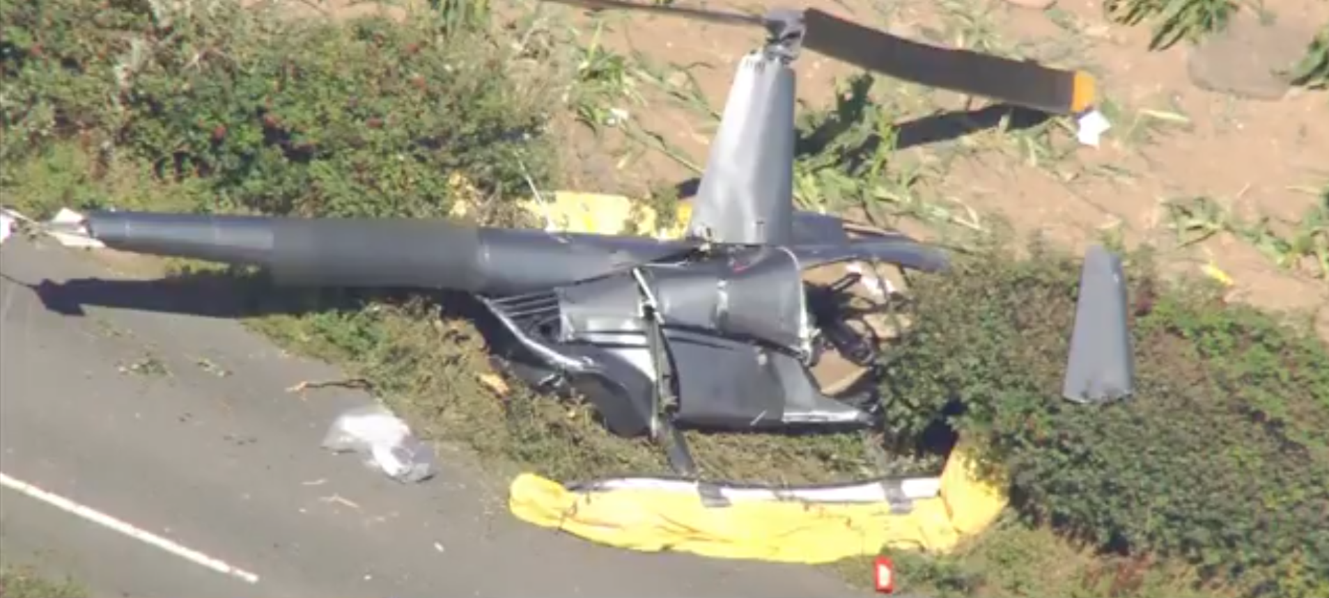 英國漢普郡與懷特島警局在當地時間25日早上9時24分接獲通報,1架直升機墜毀在尚克林路的1片農田與高速公路間,警察與消防部門隨即派遣4輛救護車與救護人員、多輛消防車等趕往現場。