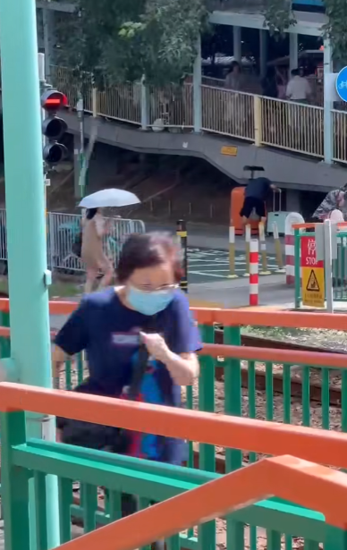 有屯門居民拍攝到疑落雹片段。(「屯門友」影片截圖)