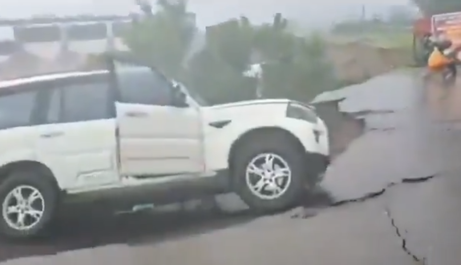 (X/ Rebel_Warriors@Rebel_Warriors)