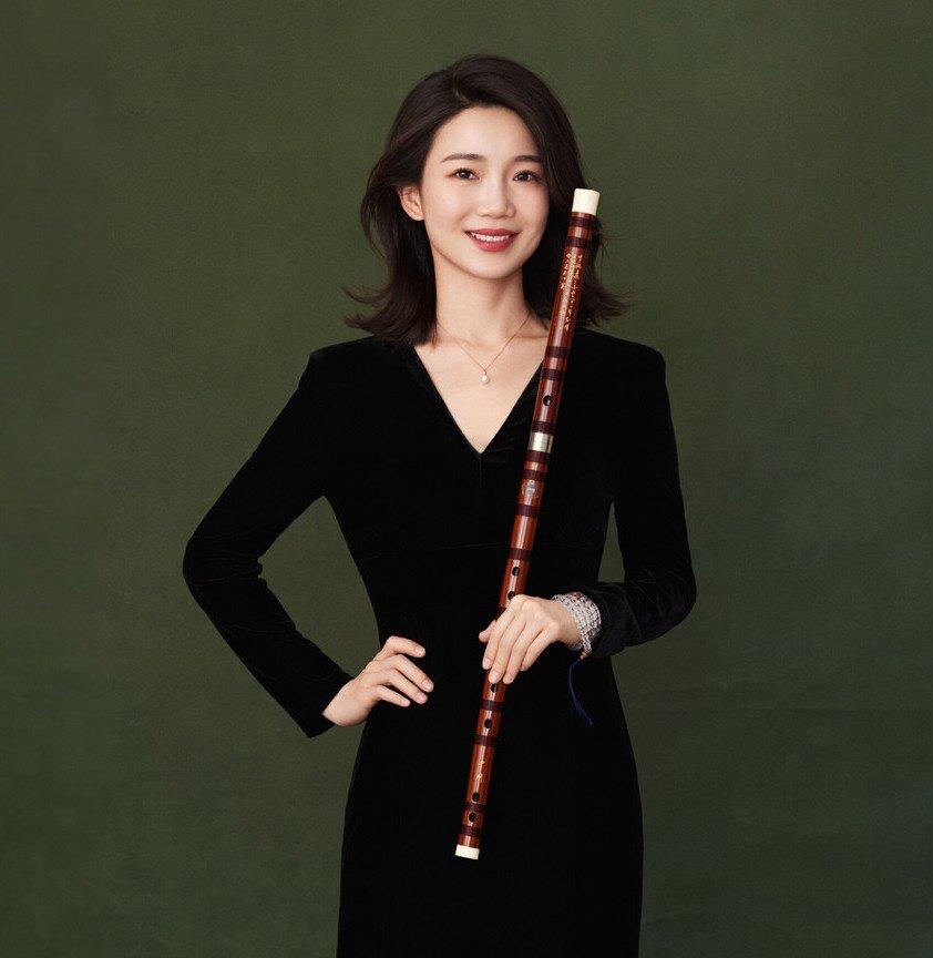 青年竹笛演奏家馮天石,師從中央音樂學院博士生導師袁非凡教授,曾獲國家文化部文華獎竹笛青年組獨奏金獎。