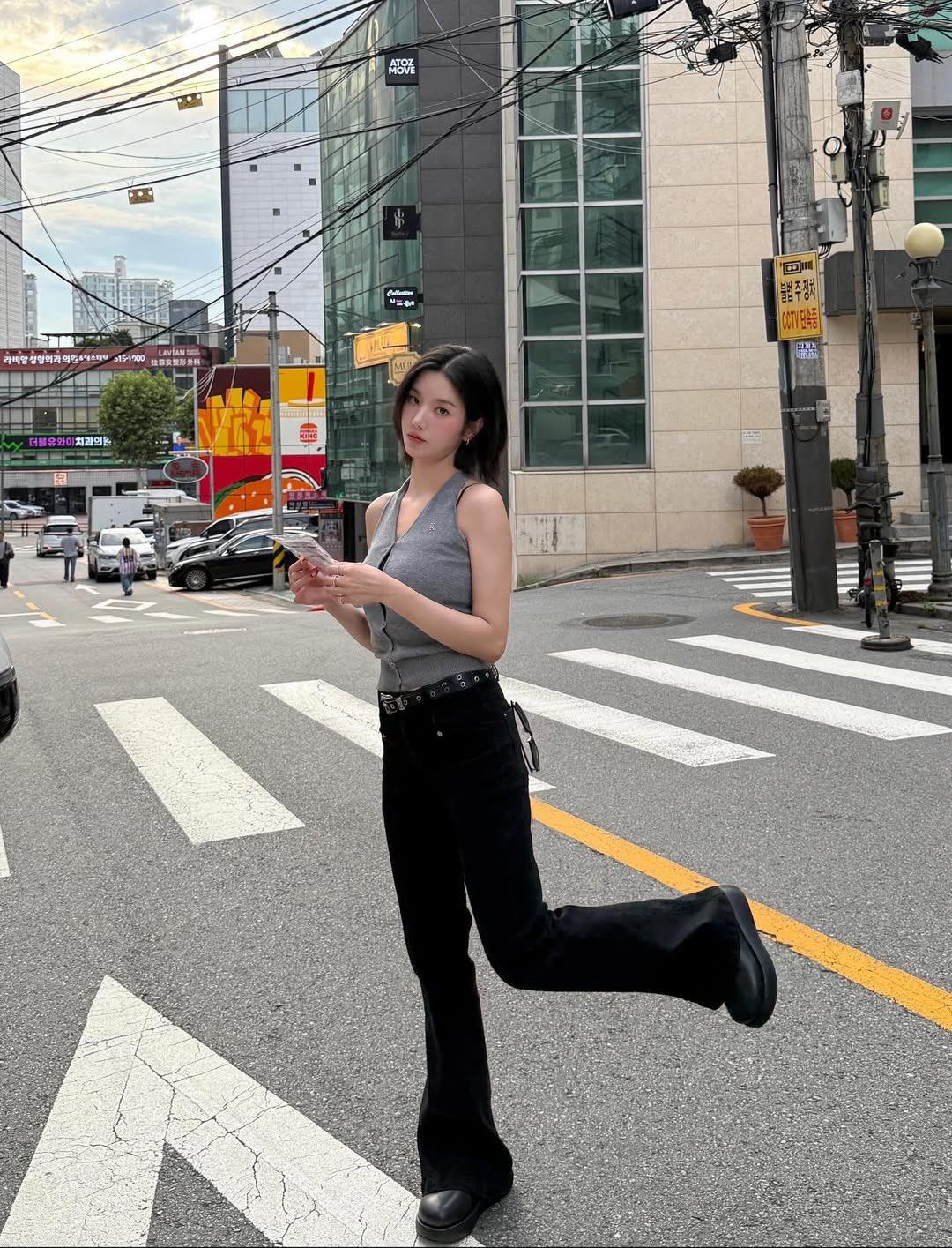 權恩妃有演繹DAY6的大熱曲《Welcome to the Show》,瞬間點燃現場氣氛。