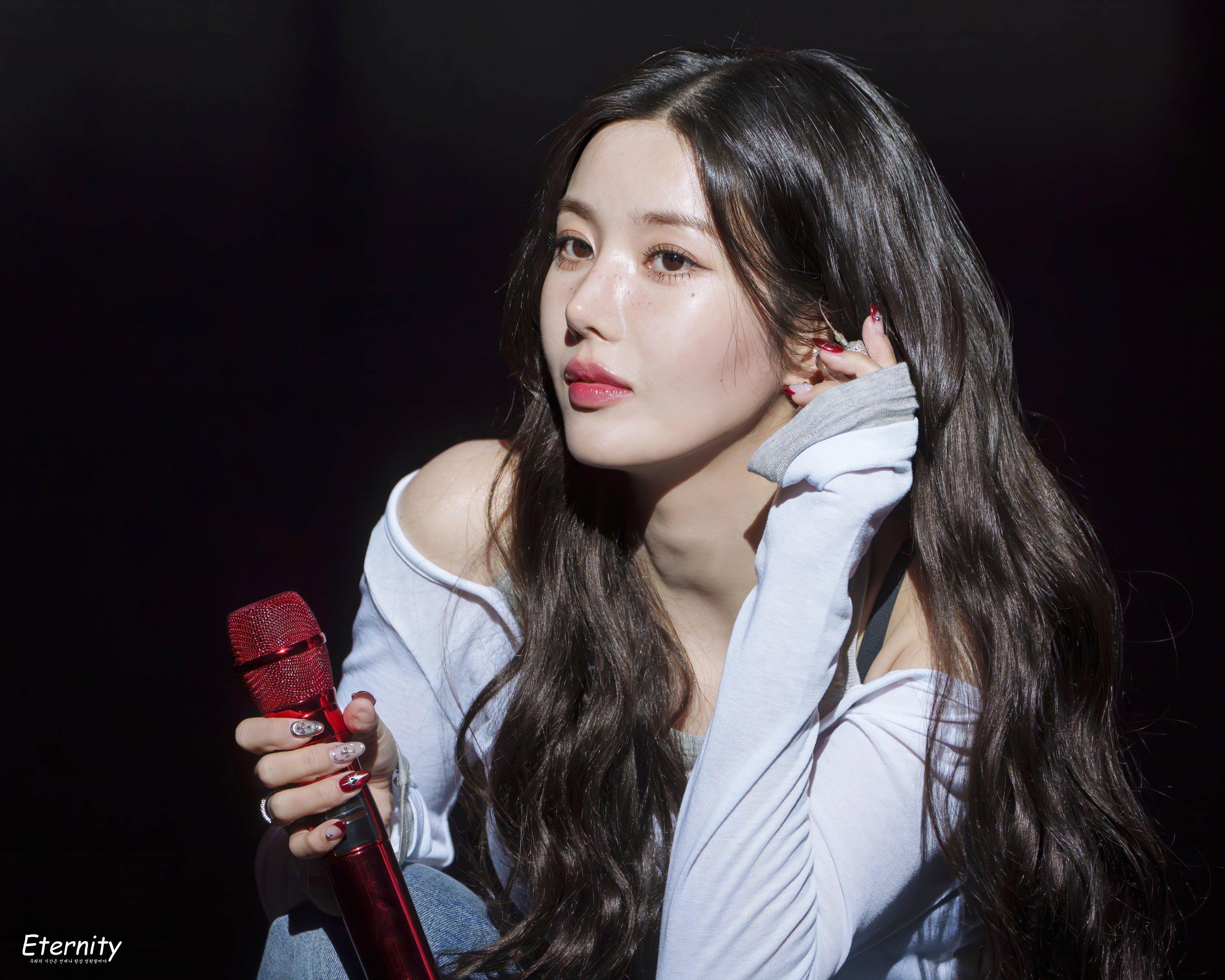 權恩妃在《The Red》演唱會,亦有獻唱IZ*ONE時期的歌曲。