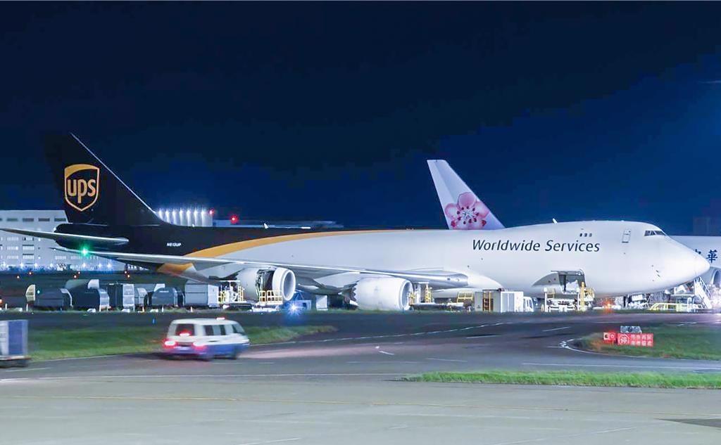 事後相片顯示,該引擎外殼損毀。(X)