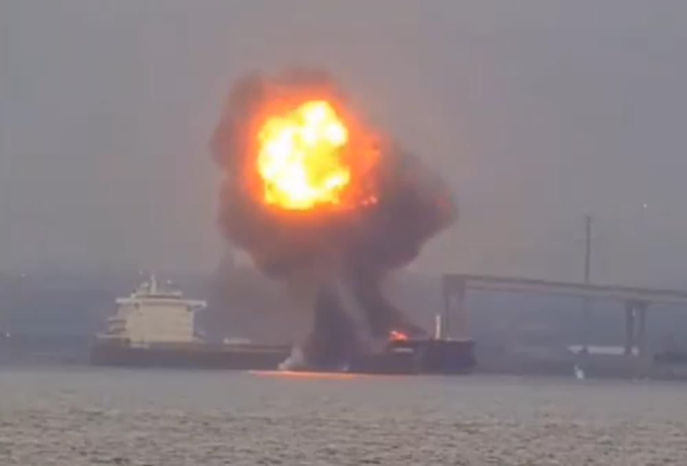 涉事貨輪出發不約45分鐘發生事故。(X)