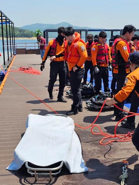 警方及消防於兩日後(5月19日)到水壩成功打撈出遺體移交警方。(X)
