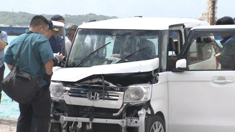 經過約1小時打撈,終於將車輛吊起,發現車內有3名成人男女,並證實死亡。(網上圖片)
