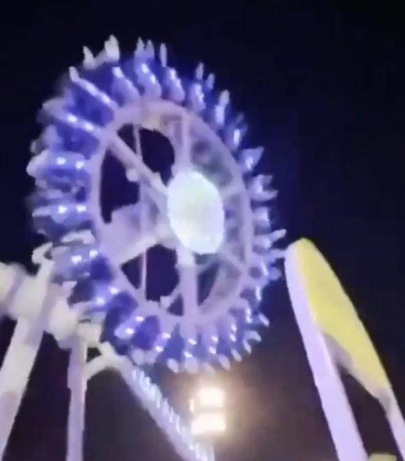 360度的大擺錘機械臂突然在空中斷開。(X)