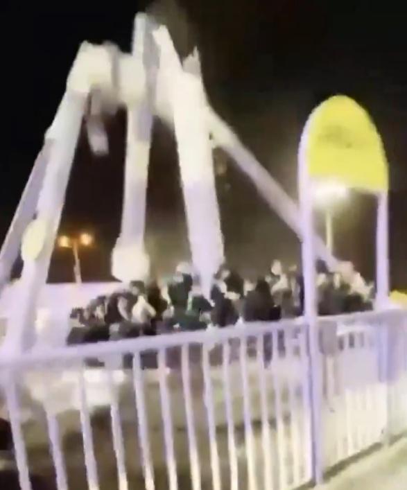 部分乘客雖未彈出,但連同在座椅中被狠狠甩落地面。(X)