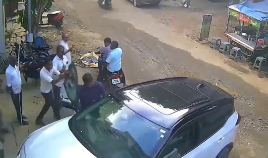 電動車「召喚模式」疑失控,車主慘遭輾斃。(X)